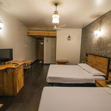 Infiniti Hotel And Spa Indore Exteriör bild