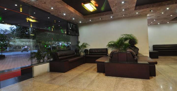 Infiniti Hotel And Spa Indore Exteriör bild