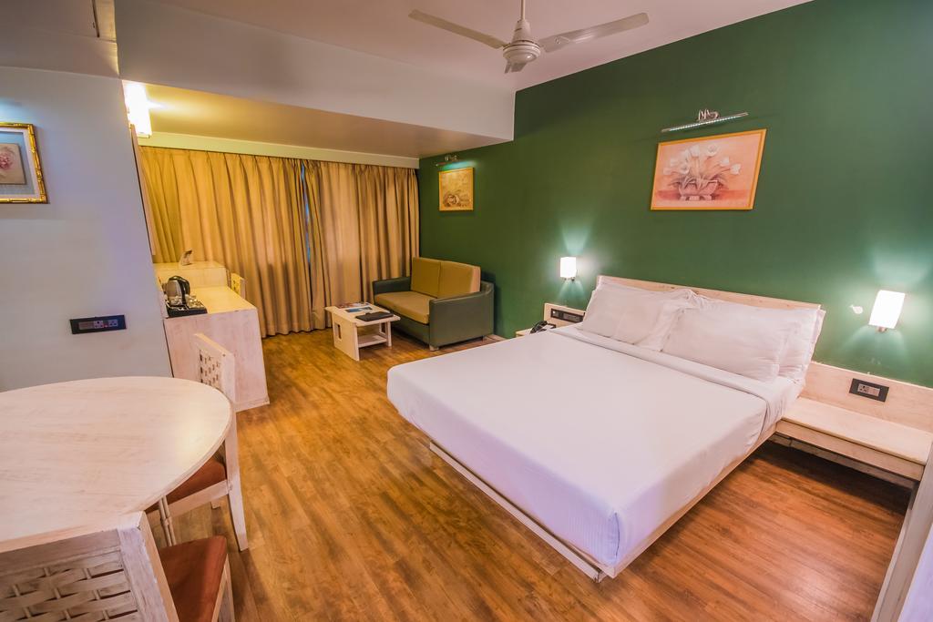 Infiniti Hotel And Spa Indore Exteriör bild