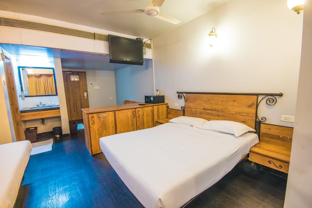 Infiniti Hotel And Spa Indore Exteriör bild