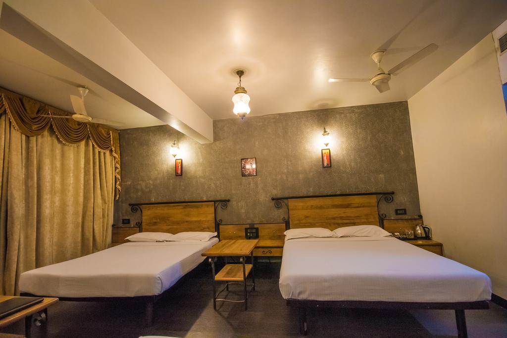 Infiniti Hotel And Spa Indore Exteriör bild
