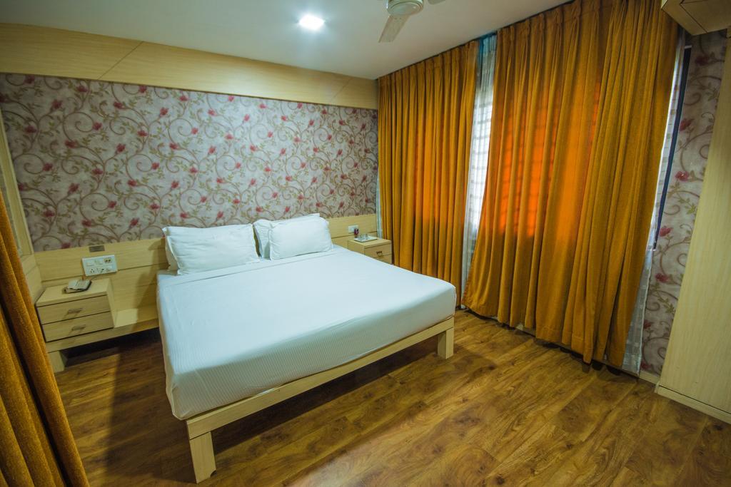 Infiniti Hotel And Spa Indore Exteriör bild