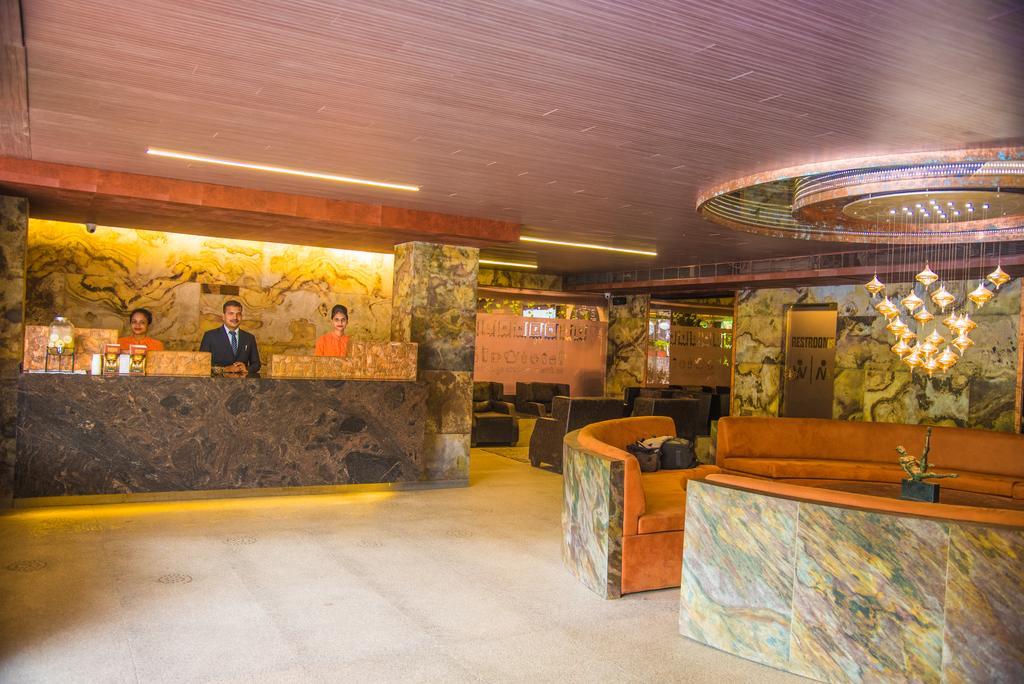 Infiniti Hotel And Spa Indore Exteriör bild
