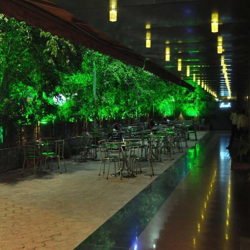Infiniti Hotel And Spa Indore Exteriör bild