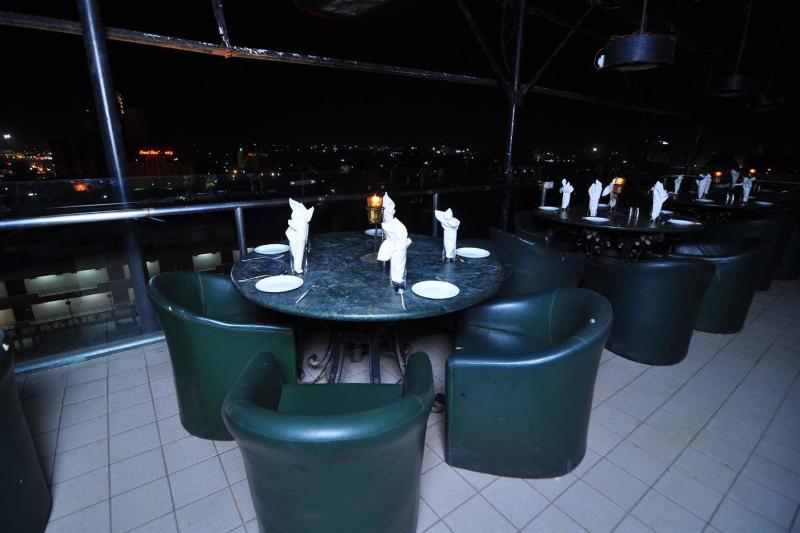 Infiniti Hotel And Spa Indore Exteriör bild
